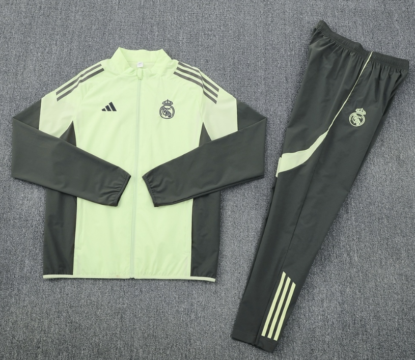 2025 2026 Real Madrid coat jacket  jersey adult kit New 25 26 Real Madrid coat jacket soccer jersey 10-20 days. It will arrive in your country
