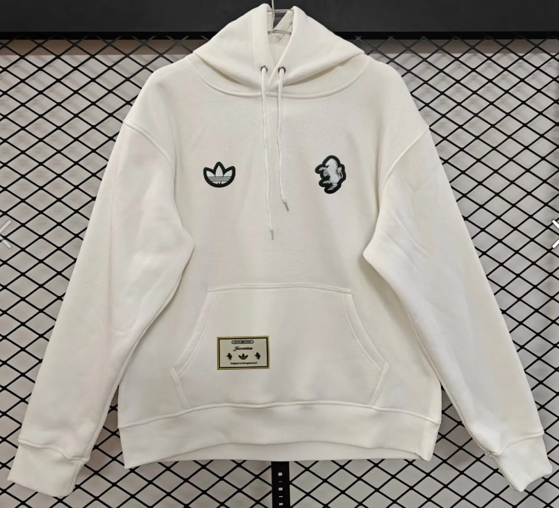 fleece sweatshirt New Juventus training coat jacket jersey Thick fleece pullover and coat  New 26 27 Juventus jacket soccer jersey 10-20 days. It will arrive in your country