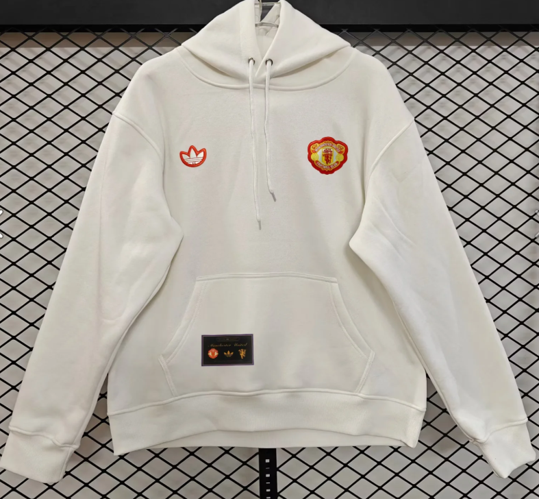 fleece sweatshirt New Manchester United training coat jacket jersey Thick fleece pullover and coat  New 26 27 Manchester United  jacket soccer jersey 10-20 days. It will arrive in your country