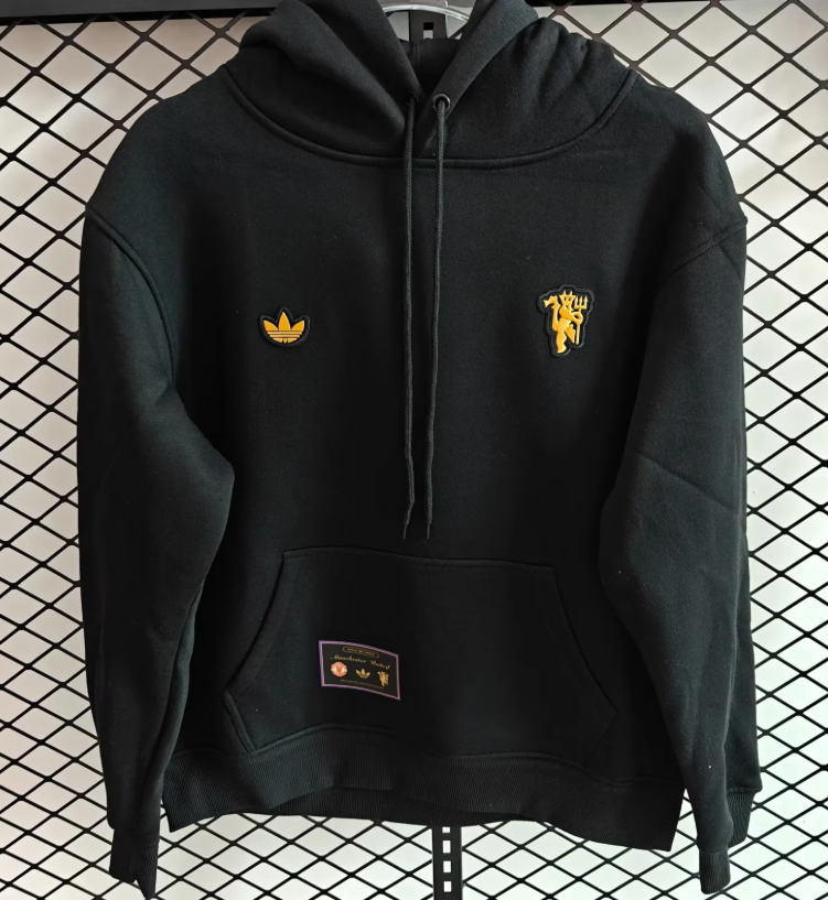 fleece sweatshirt New 2026 anchester United training coat jacket jersey Thick fleece pullover and coat  New 26 27 Manchester United  jacket soccer jersey 10-20 days. It will arrive in your country