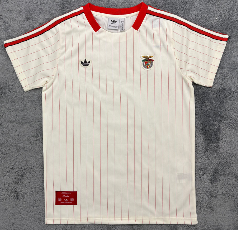 retro training jersey New adult  26 27 Newcastle Juventus Real Madrid Roma Chelsea Manchester United Bayern Munchen Arsenal Benfica Liverpool soccer jersey 10-20 days. It will arrive in your country