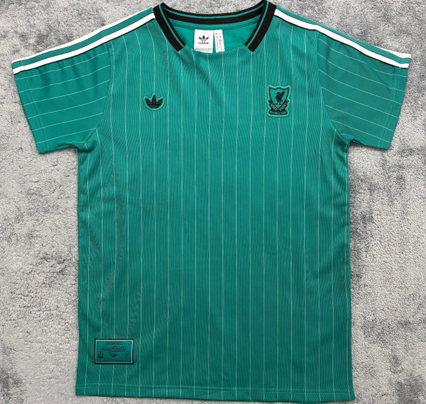 retro training jersey New adult  26 27 Newcastle Juventus Real Madrid Roma Chelsea Manchester United Bayern Munchen Arsenal Benfica Liverpool soccer jersey 10-20 days. It will arrive in your country