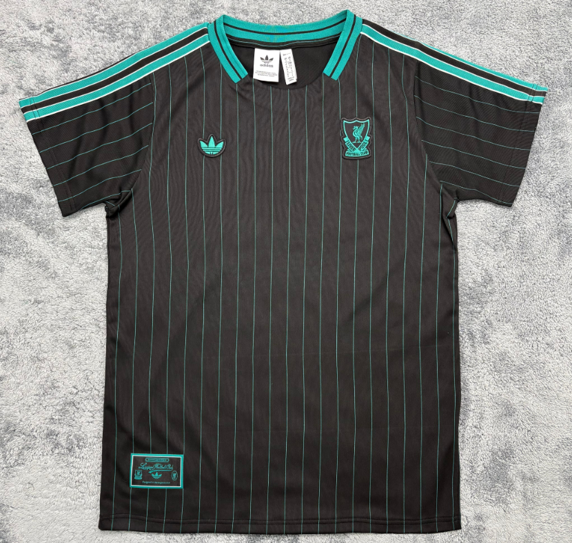 retro training jersey New adult  26 27 Newcastle Juventus Real Madrid Roma Chelsea Manchester United Bayern Munchen Arsenal Benfica Liverpool soccer jersey 10-20 days. It will arrive in your country
