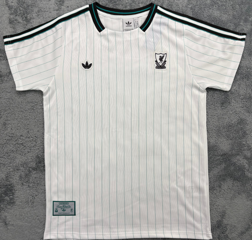retro training jersey New adult  26 27 Newcastle Juventus Real Madrid Roma Chelsea Manchester United Bayern Munchen Arsenal Benfica Liverpool soccer jersey 10-20 days. It will arrive in your country