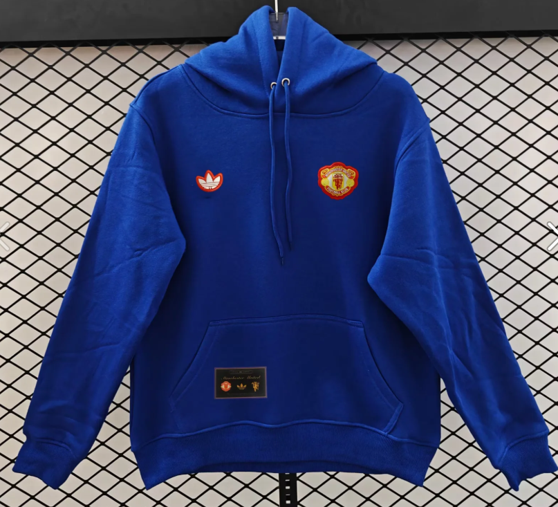 fleece sweatshirt New Manchester United training coat jacket jersey Thick fleece pullover and coat  New 26 27 Manchester United  jacket soccer jersey 10-20 days. It will arrive in your country