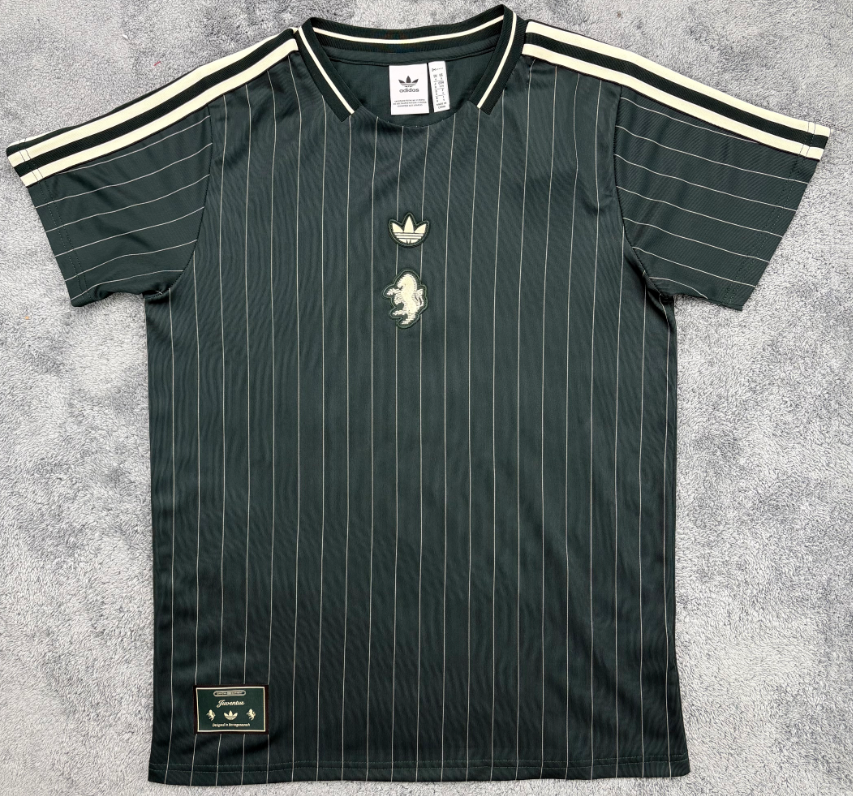 retro training jersey New adult  26 27 Newcastle Juventus Real Madrid Roma Chelsea Manchester United Bayern Munchen Arsenal Benfica Liverpool soccer jersey 10-20 days. It will arrive in your country