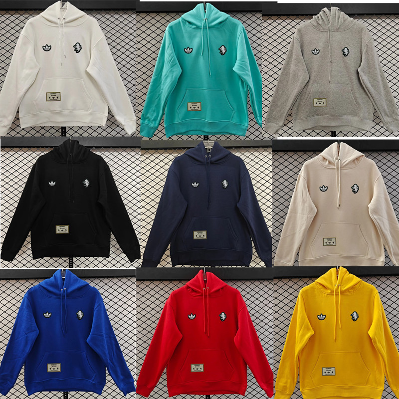 fleece sweatshirt New Juventus training coat jacket jersey Thick fleece pullover and coat  New 26 27 Juventus jacket soccer jersey 10-20 days. It will arrive in your country