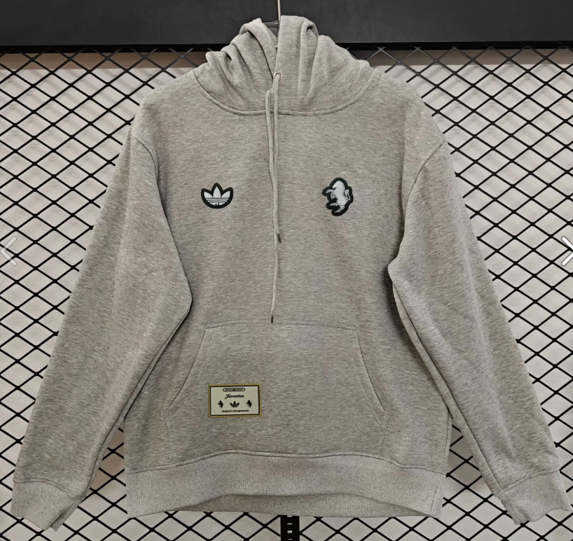 fleece sweatshirt New Juventus training coat jacket jersey Thick fleece pullover and coat  New 26 27 Juventus jacket soccer jersey 10-20 days. It will arrive in your country