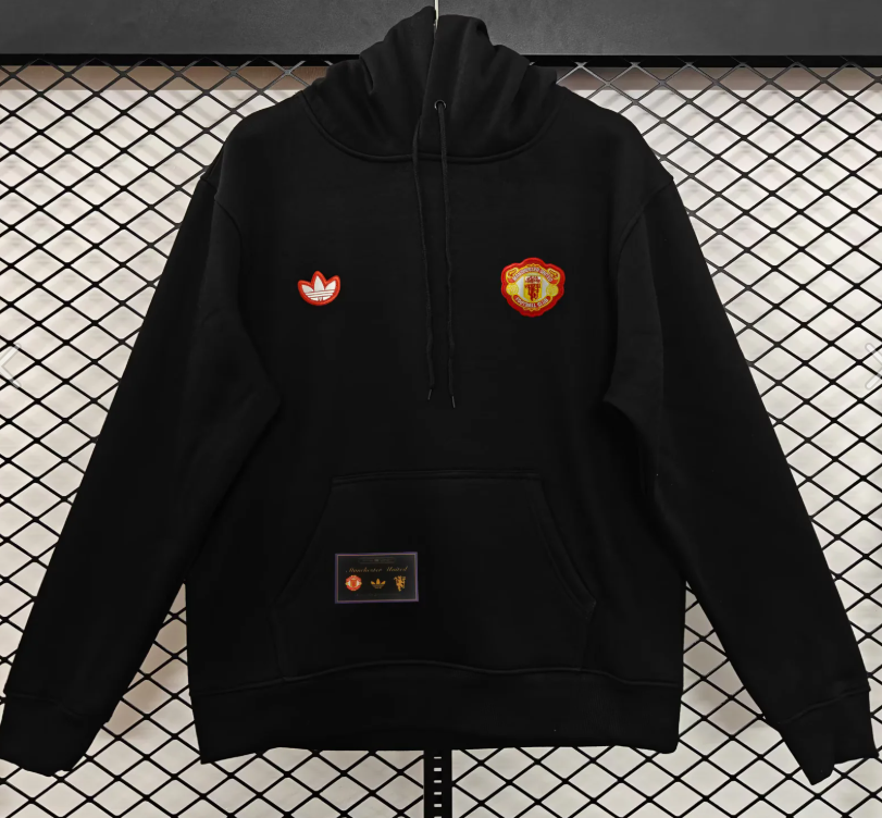 fleece sweatshirt New Manchester United training coat jacket jersey Thick fleece pullover and coat  New 26 27 Manchester United  jacket soccer jersey 10-20 days. It will arrive in your country