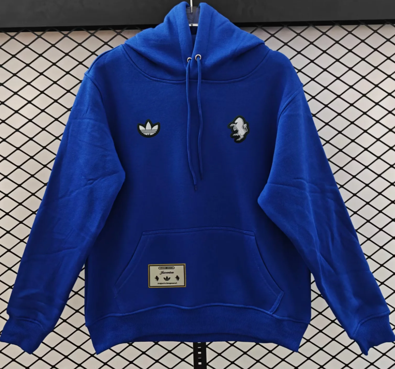 fleece sweatshirt New Juventus training coat jacket jersey Thick fleece pullover and coat  New 26 27 Juventus jacket soccer jersey 10-20 days. It will arrive in your country