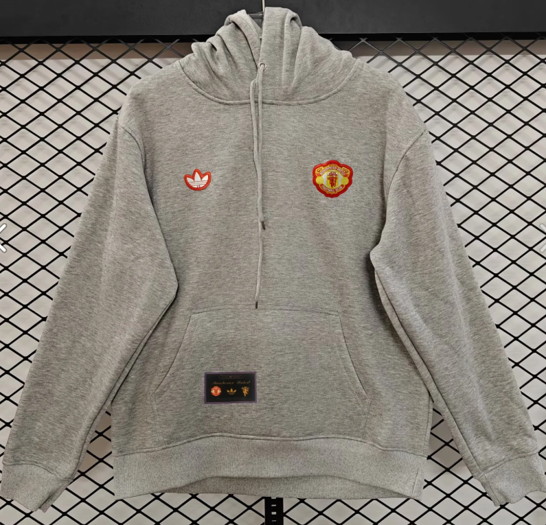 fleece sweatshirt New Manchester United training coat jacket jersey Thick fleece pullover and coat  New 26 27 Manchester United  jacket soccer jersey 10-20 days. It will arrive in your country