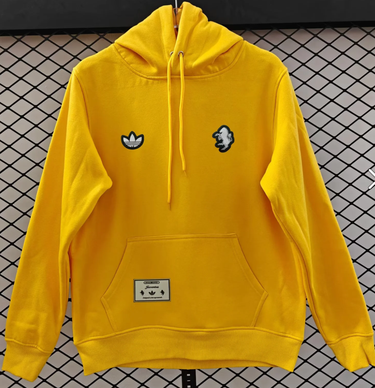 fleece sweatshirt New Juventus training coat jacket jersey Thick fleece pullover and coat  New 26 27 Juventus jacket soccer jersey 10-20 days. It will arrive in your country