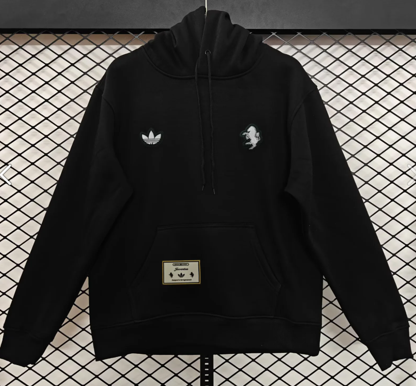 fleece sweatshirt New Juventus training coat jacket jersey Thick fleece pullover and coat  New 26 27 Juventus jacket soccer jersey 10-20 days. It will arrive in your country