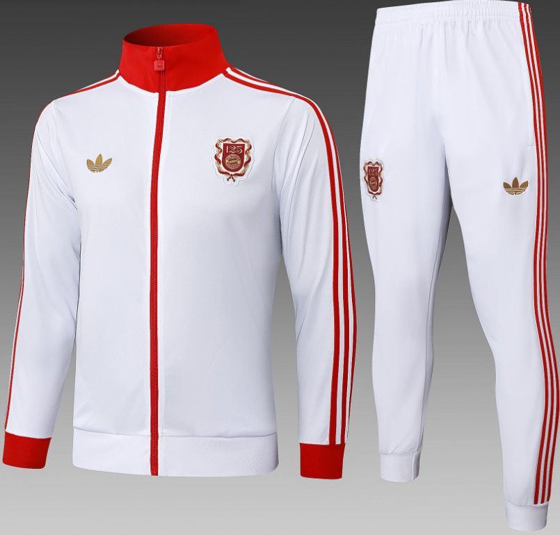 Pocket zipper pants 25 26 Bayern Munich training coat jacket  jersey New  kids kit adult kit 2026 Bayern Munich training coat jacket soccer jersey 10-20 days. It will arrive in your country