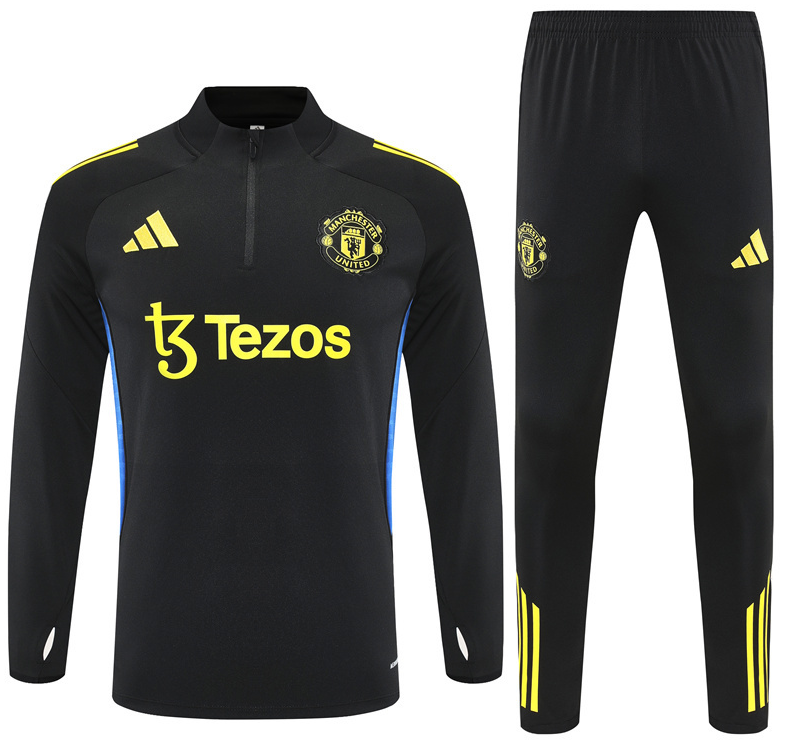 Pocket zipper pants 25 26 Manchester United training coat jacket  jersey New  kids kit adult kit 2026 Manchester United training coat jacket soccer jersey 10-20 days. It will arrive in your country