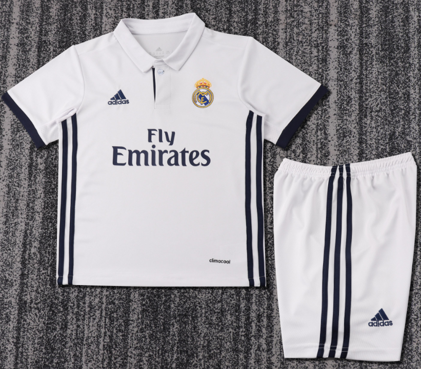 kids kit Real Madrid Retro jersey Several dozen colors and years Retro jersey 2016/17 2012/13 2011/12 2017/18 2014/15 2006/07 2005-06 Real Madrid soccer jersey 10-20 days. It will arrive in your country