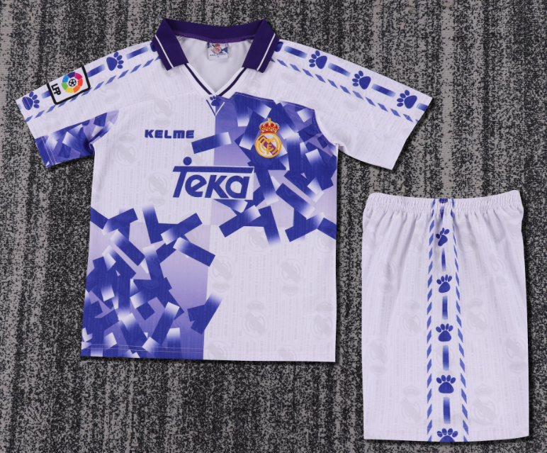 kids kit Real Madrid Retro jersey Several dozen colors and years Retro jersey 2016/17 2012/13 2011/12 2017/18 2014/15 2006/07 2005-06 Real Madrid soccer jersey 10-20 days. It will arrive in your country
