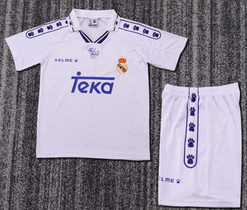 kids kit Real Madrid Retro jersey Several dozen colors and years Retro jersey 2016/17 2012/13 2011/12 2017/18 2014/15 2006/07 2005-06 Real Madrid soccer jersey 10-20 days. It will arrive in your country