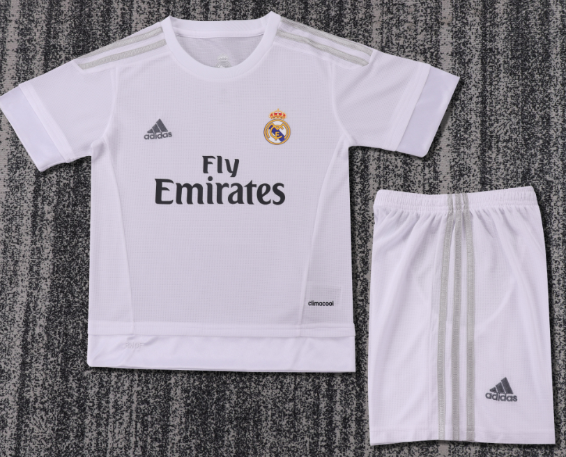 kids kit Real Madrid Retro jersey Several dozen colors and years Retro jersey 2016/17 2012/13 2011/12 2017/18 2014/15 2006/07 2005-06 Real Madrid soccer jersey 10-20 days. It will arrive in your country