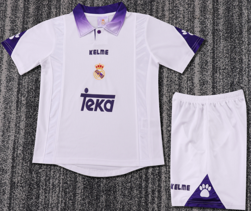 kids kit Real Madrid Retro jersey Several dozen colors and years Retro jersey 2016/17 2012/13 2011/12 2017/18 2014/15 2006/07 2005-06 Real Madrid soccer jersey 10-20 days. It will arrive in your country