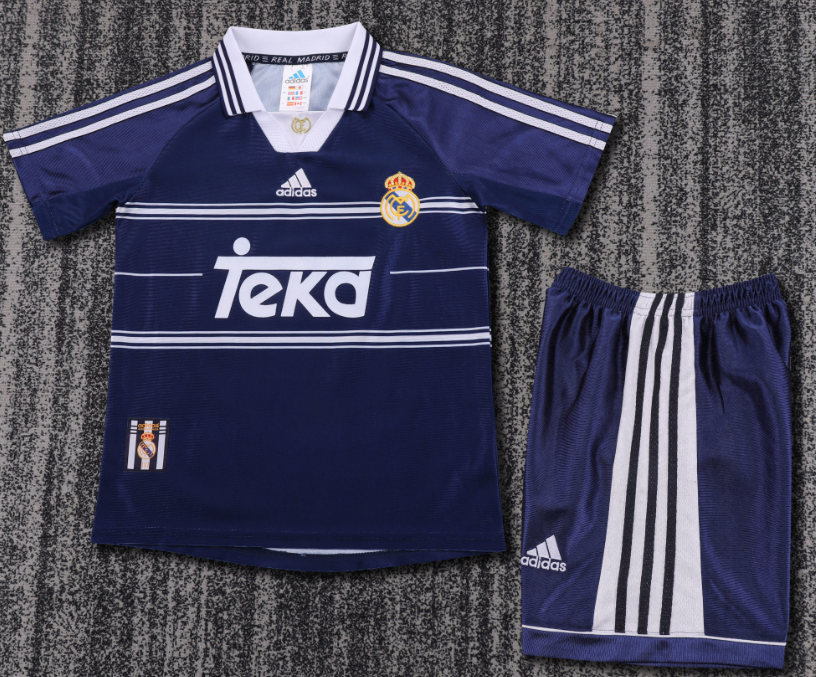 kids kit Real Madrid Retro jersey Several dozen colors and years Retro jersey 2016/17 2012/13 2011/12 2017/18 2014/15 2006/07 2005-06 Real Madrid soccer jersey 10-20 days. It will arrive in your country