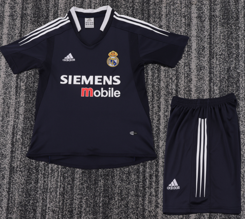 kids kit Real Madrid Retro jersey Several dozen colors and years Retro jersey 2016/17 2012/13 2011/12 2017/18 2014/15 2006/07 2005-06 Real Madrid soccer jersey 10-20 days. It will arrive in your country
