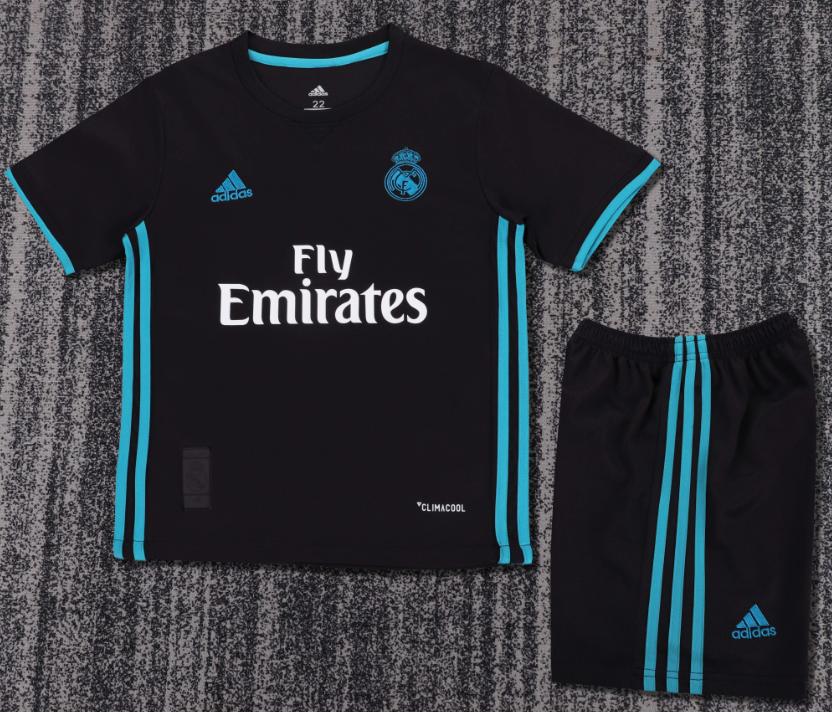 kids kit Real Madrid Retro jersey Several dozen colors and years Retro jersey 2016/17 2012/13 2011/12 2017/18 2014/15 2006/07 2005-06 Real Madrid soccer jersey 10-20 days. It will arrive in your country