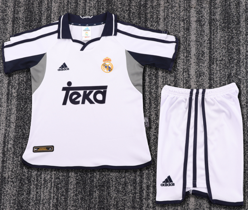 kids kit Real Madrid Retro jersey Several dozen colors and years Retro jersey 2016/17 2012/13 2011/12 2017/18 2014/15 2006/07 2005-06 Real Madrid soccer jersey 10-20 days. It will arrive in your country