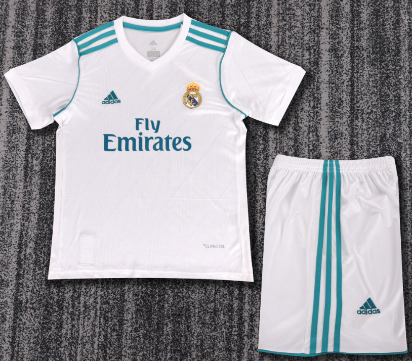 kids kit Real Madrid Retro jersey Several dozen colors and years Retro jersey 2016/17 2012/13 2011/12 2017/18 2014/15 2006/07 2005-06 Real Madrid soccer jersey 10-20 days. It will arrive in your country