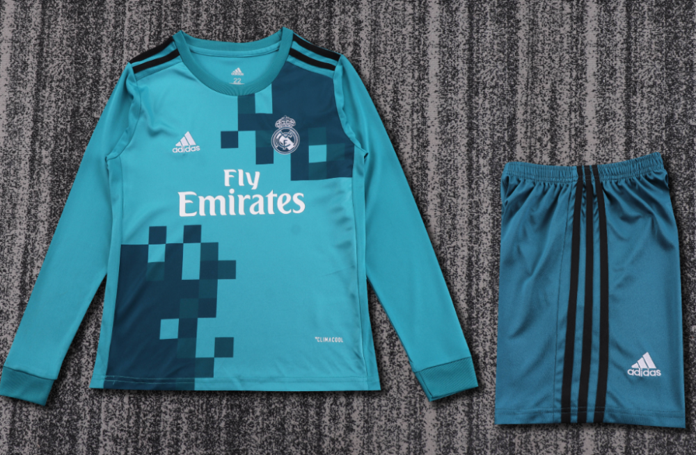 kids kit Real Madrid Retro jersey Several dozen colors and years Retro jersey 2016/17 2012/13 2011/12 2017/18 2014/15 2006/07 2005-06 Real Madrid soccer jersey 10-20 days. It will arrive in your country
