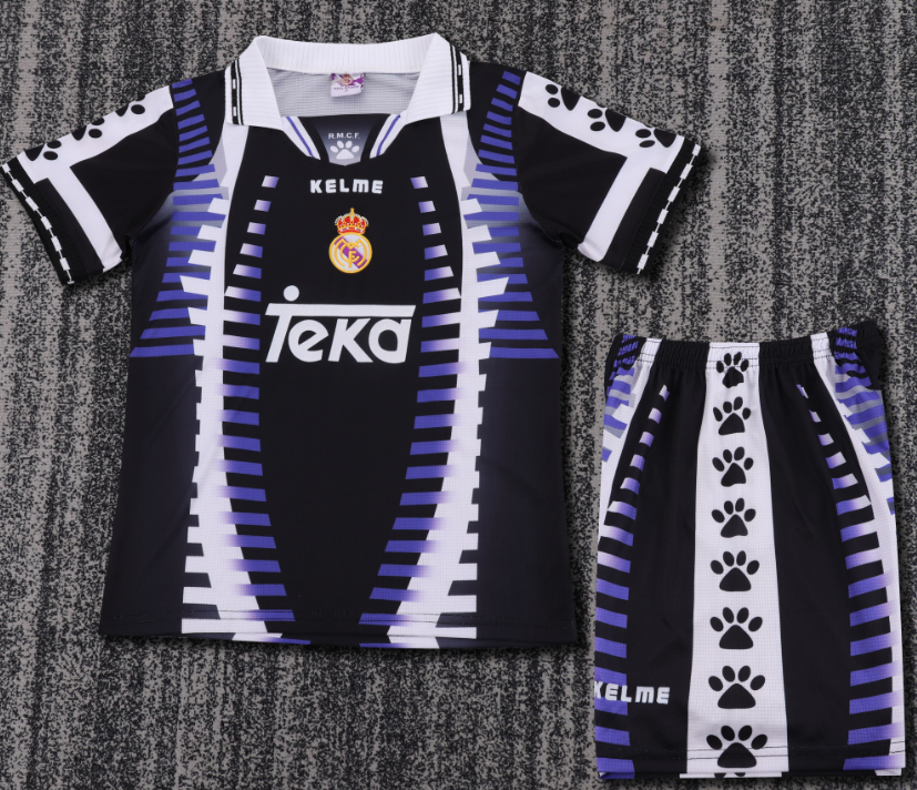 kids kit Real Madrid Retro jersey Several dozen colors and years Retro jersey 2016/17 2012/13 2011/12 2017/18 2014/15 2006/07 2005-06 Real Madrid soccer jersey 10-20 days. It will arrive in your country