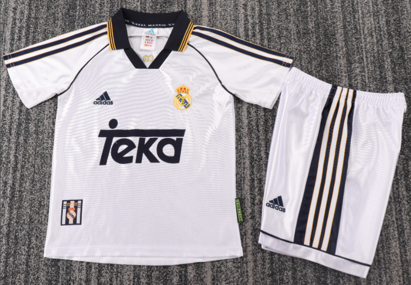 kids kit Real Madrid Retro jersey Several dozen colors and years Retro jersey 2016/17 2012/13 2011/12 2017/18 2014/15 2006/07 2005-06 Real Madrid soccer jersey 10-20 days. It will arrive in your country