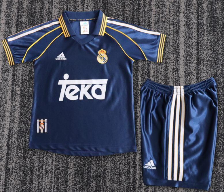 kids kit Real Madrid Retro jersey Several dozen colors and years Retro jersey 2016/17 2012/13 2011/12 2017/18 2014/15 2006/07 2005-06 Real Madrid soccer jersey 10-20 days. It will arrive in your country