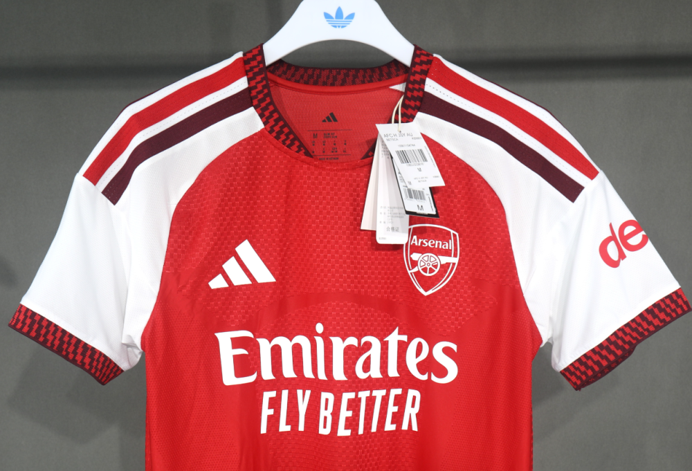 26 27 Player Version Arsenal  jersey Home and away  2026 2027 Arsenal Player version soccer jersey 10-18 days. It will arrive in your country