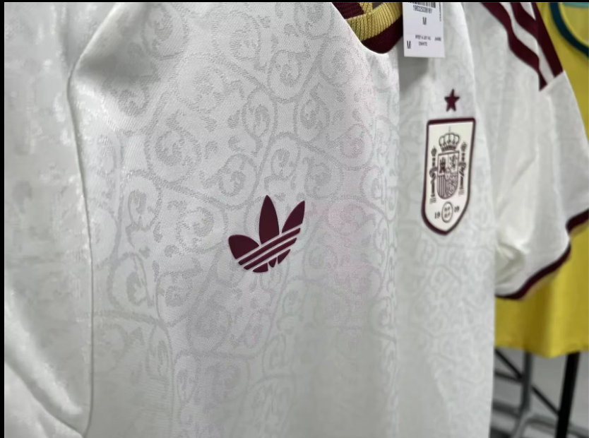 2026 Spain Player edition  jersey  2026 World Cup National Team Home and away New adult  26 2027 Spain soccer jersey 10-20 days. It will arrive in your country