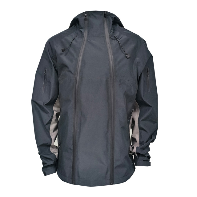 Leistungsstarke schwarze Regenjacke mit Unterarmbelüftung zum Wandern