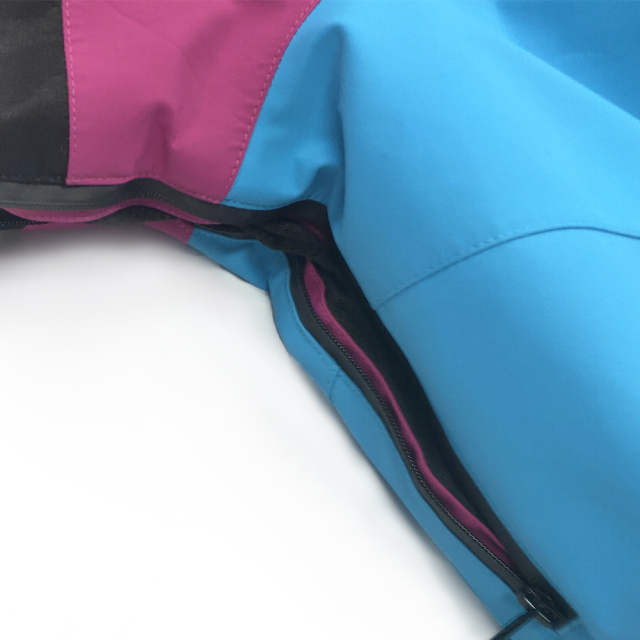 Multi-Pocket Ski Jacket with Windproof Cuffs: Ultimate Winter Gear