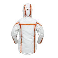Funktionelle weiße Skijacke mit Belüftung und stylischen Details