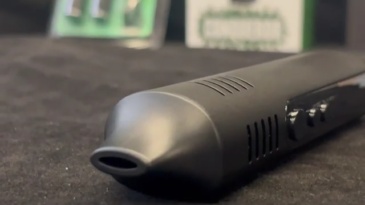 Conqueror dry herb vaporizer