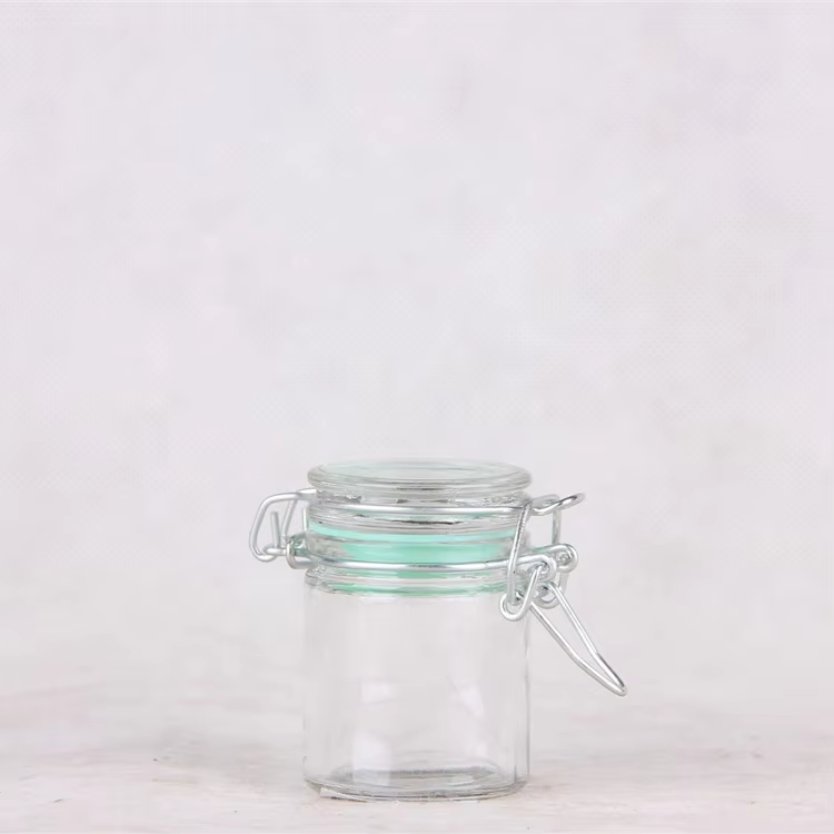 China Factory Transparent Airtight Clip lids Storage Glass Bottles for Food Pepper Spice