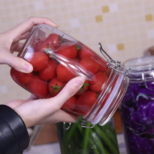 Wholesales Factory Price Flip Top Lid glass jar storage Bottle With Metal Clip