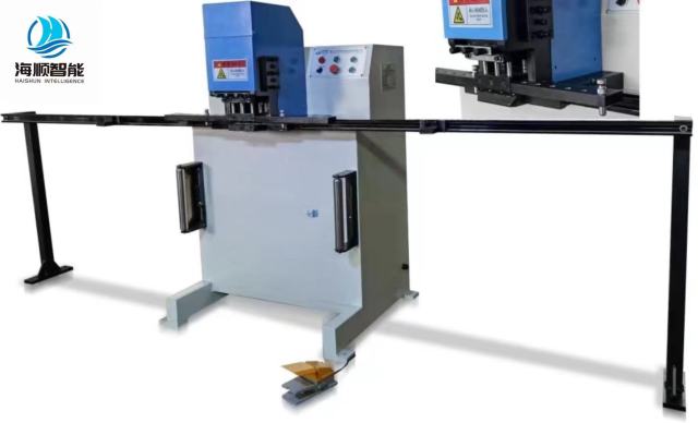 Hydraulic three-hole punching machine