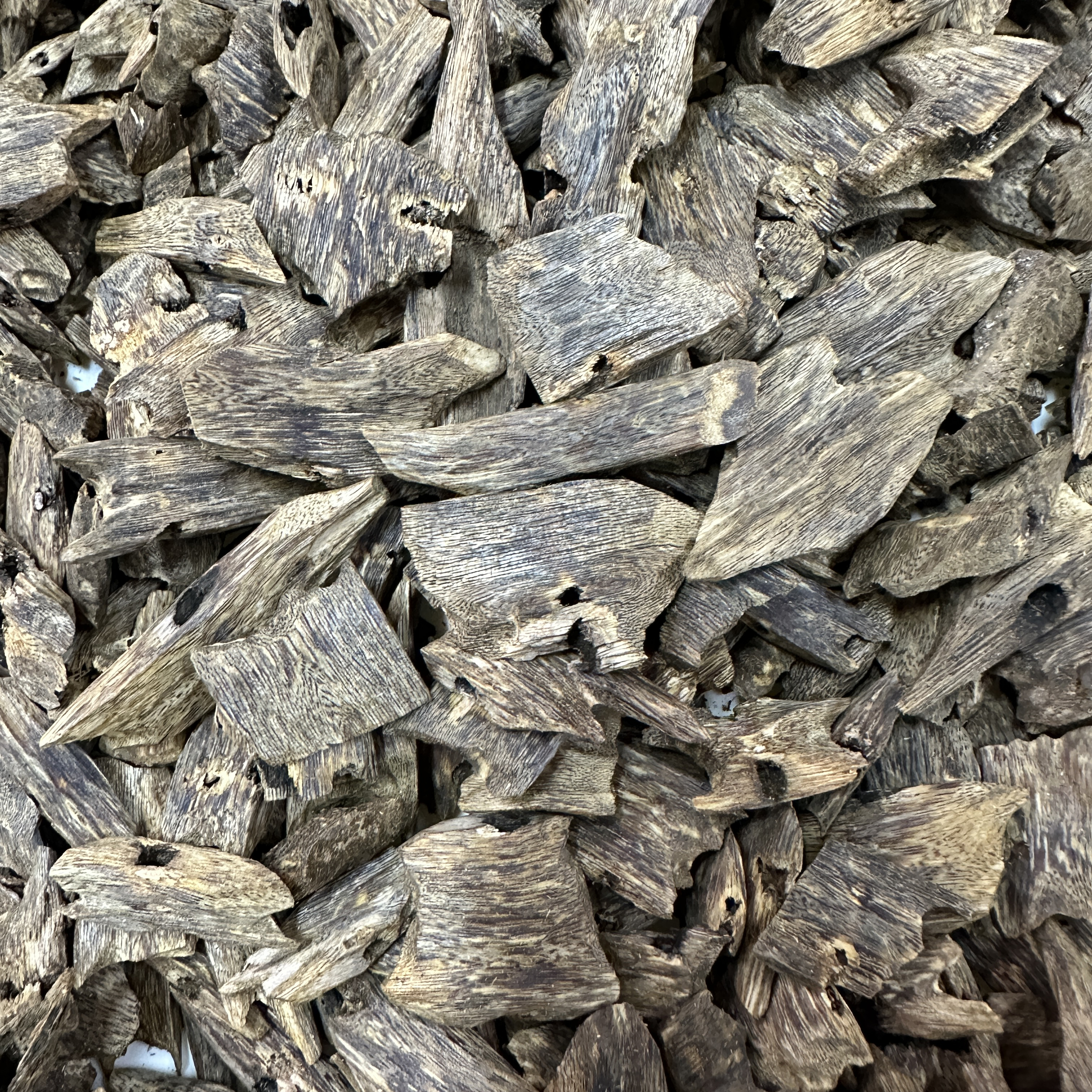 Green Kynam Rich Oil Imperial Oud Wood Agarwood Chips Bakhoor