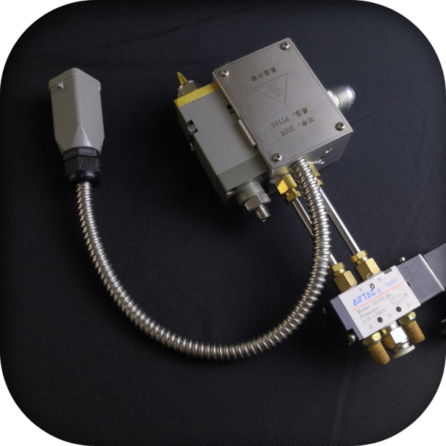 Hot melt device with precision temperature control for manufacturing