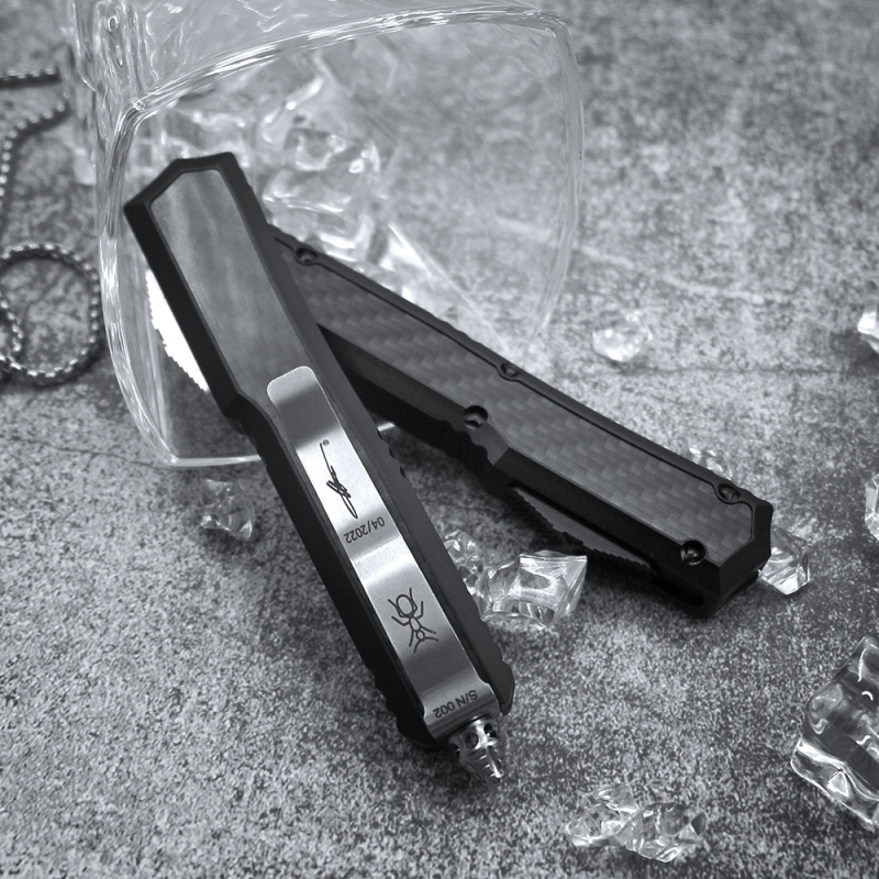 Microtech Makora II OTF AUTO Knife 3.3" D2 Dagger Blade, Black Aviation Aluminum+Carbon Fiber Handles