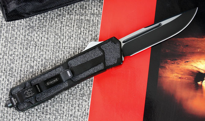 Microtech Scarab D/E OTF AUTO Knife 3.54" 440C Blade, Black Aluminum Alloy Handles