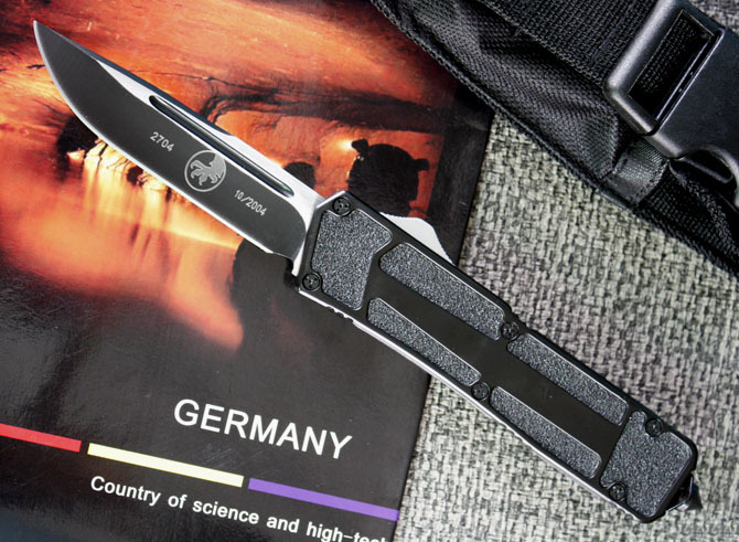 Microtech Scarab D/E OTF AUTO Knife 3.54" 440C Blade, Black Aluminum Alloy Handles