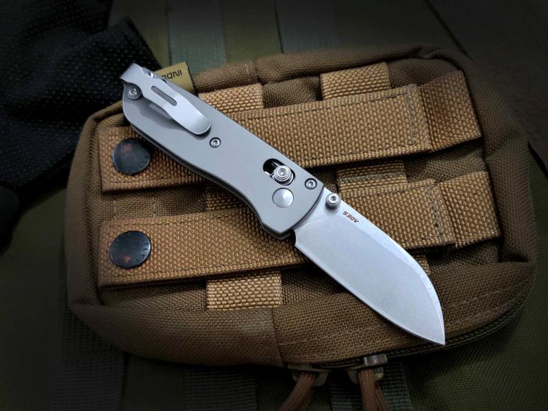Benchmade Mini 535 Bugout AXIS Folding Knife 2.28" S30V Satin Plain Blade, Titanium Alloy Handles