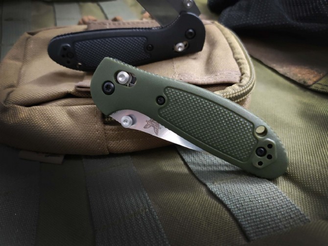 Benchmade Mini Griptilian AXIS Lock Folding Knife 2.83" 440C Satin Drop Point Plain Blade, Nylon Fiber Handles - 556