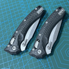 Microtech Amphibian RAM-LOK Manual Folding Knife 3.62" M390MK Plain Blade, Carbon Fiber Handles